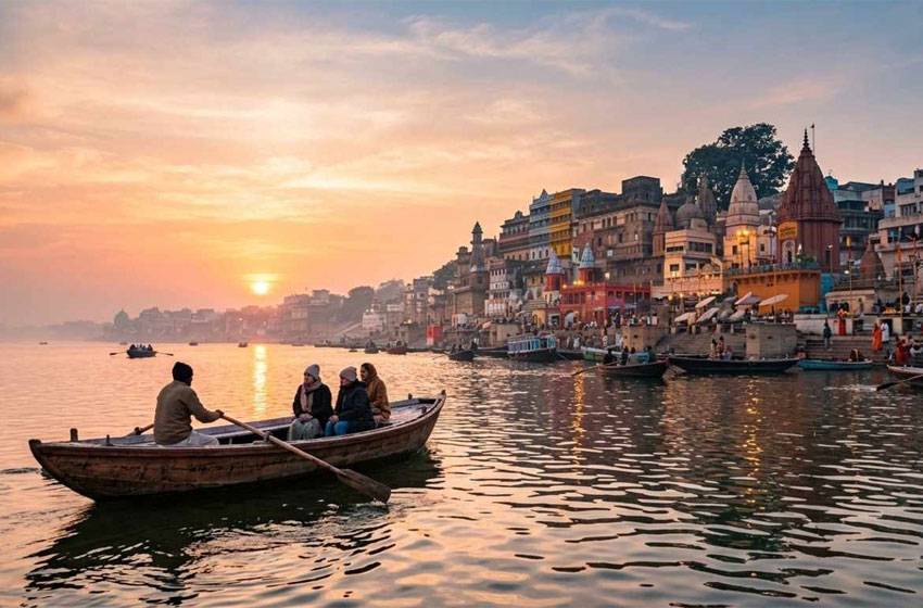 Amanecer en barca por los ghats