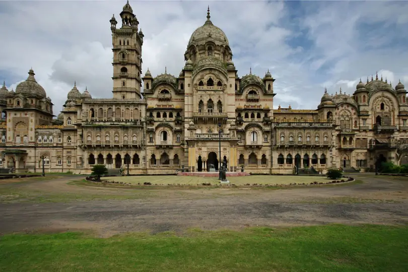 Vacunas y salud para viajar a la India: guía actualizada para viajeros españoles