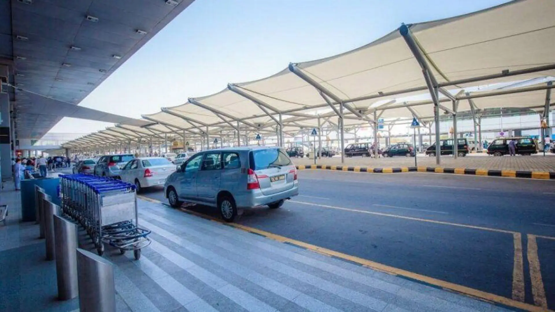 Traslado privado aeropuerto Delhi al hotel: precios, reserva y qué esperar al llegar a India